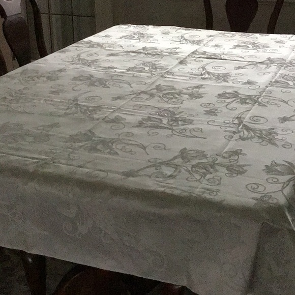 Ivory damask tablecloth - Picture 1 of 4